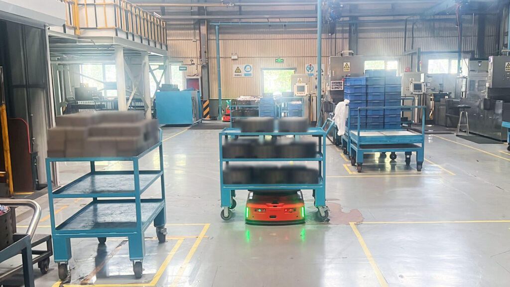 カートを運ぶAMR