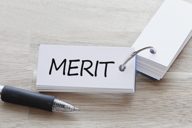 単語帳に書かれたMERITの文字列