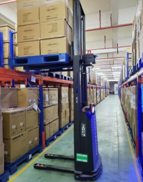 ロボットアームを搭載したAMR